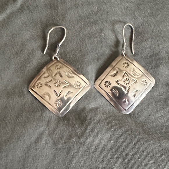 Handmade Jewelry - Chic Silver Square Earrings